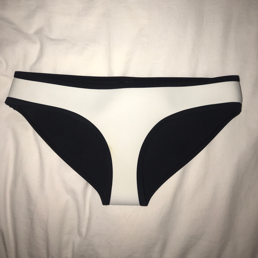 TRIANGL white bottoms